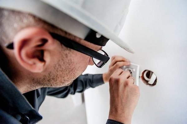 Quels sont les tarifs des artisans pour rénover son appartement à Paris ?